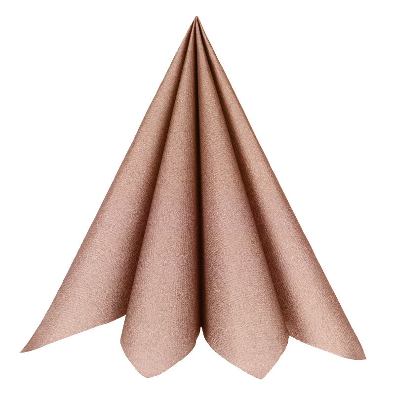 Opgrader din fest med rose gold Airlaid-servietter i blød kvalitet. Pakke med 20 servietter á 40 x 40 cm – perfekt til elegante arrangementer.