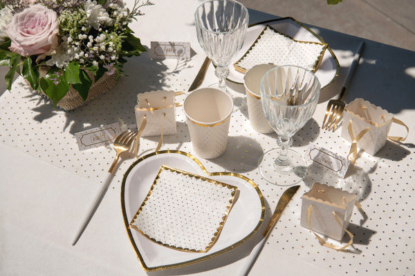 Hvide servietter med guld prikker