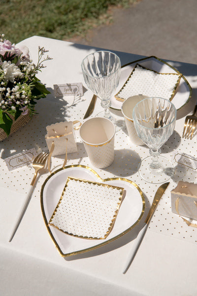 Hvide servietter med guld prikker