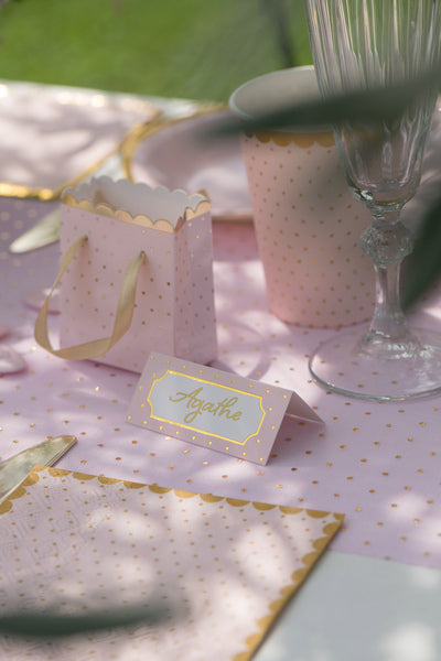 Lyserøde servietter med guld prikker