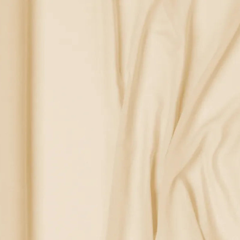 Chiffon bordløber creme – 5 meter
Elegant chiffon bordløber i cremefarvet stof. Perfekt til bryllup, dåb og dekorative opsætninger. 48 cm bred og 5 meter lang.