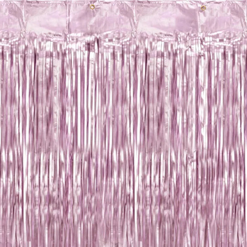 Lyserød backdrop til fest – perfekt til kagebord, gavebord eller selfiehjørne. Nem at hænge op og ideel til bryllup, konfirmation, baby shower m.m.