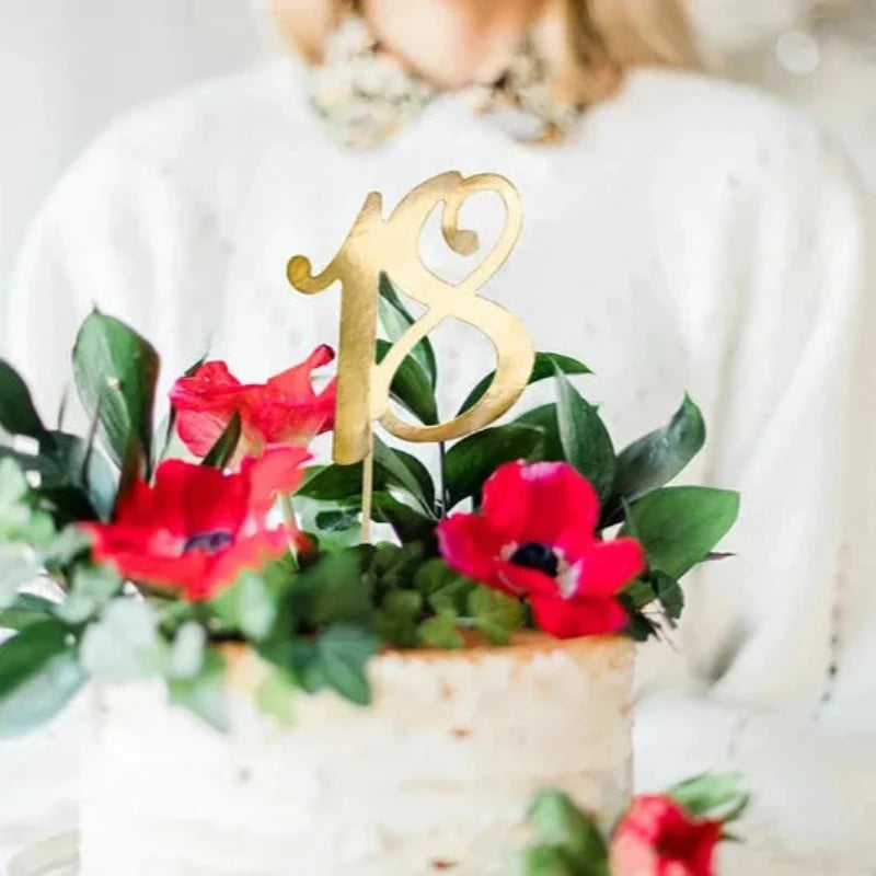 18 års caketopper i guld til fødselsdagskagen