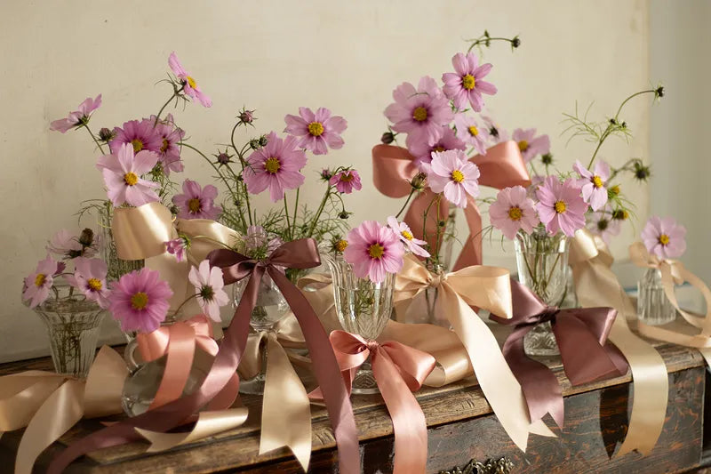 Bredt satinbånd i guld –  38 mm/25 meter