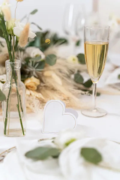 Bordkort med hjerter – hvid med guldtryk, 15,7 x 22 cm (10 stk.)