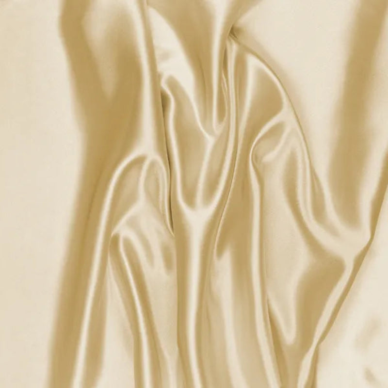 Guldfarvet satinbånd, 0,48 x 9 meter – perfekt til dekoration, gaveindpakning og festlig bordpynt.