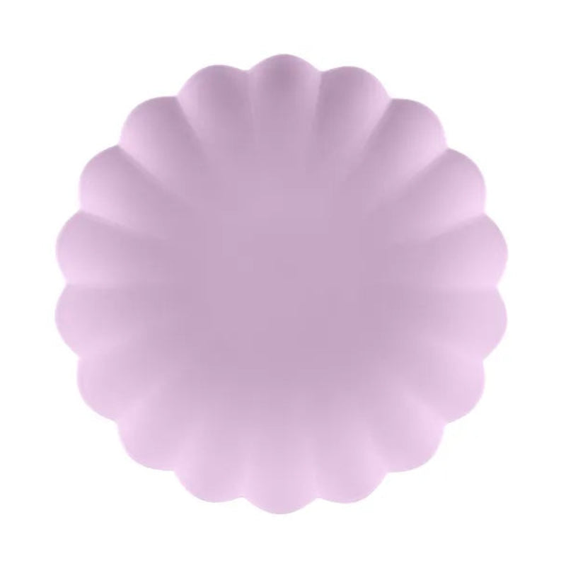 Violette plastiktallerkener med bølgekant â 22 x 22 cm. Genanvendelige og perfekte til fest, fødselsdag og borddĂŚkning med farve. 4 stk. pr. pakke.