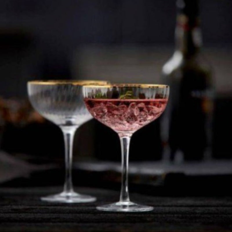 Luksuriøse Lyngby Palermo Cocktailglas gold- Perfekte til stilfulde cocktailarrangementer