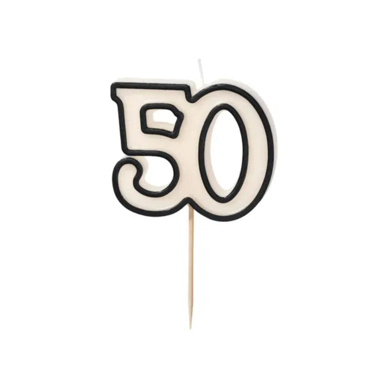Fødselsdagslys tal 50 i sort og hvid, 5,5 cm. Perfekt til 50-års fødselsdag og stilfulde festkager med et klassisk udtryk.