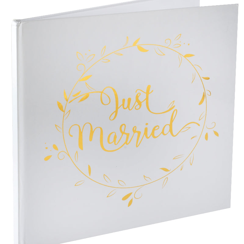 Gæstebog Just Married i guld 24 x 24 cm

Elegant gæstebog med teksten Just Married i guldfolie. Indeholder 20 papirsider og måler 24 x 24 cm. Perfekt til at samle minder og hilsner fra bryllupsdagen.