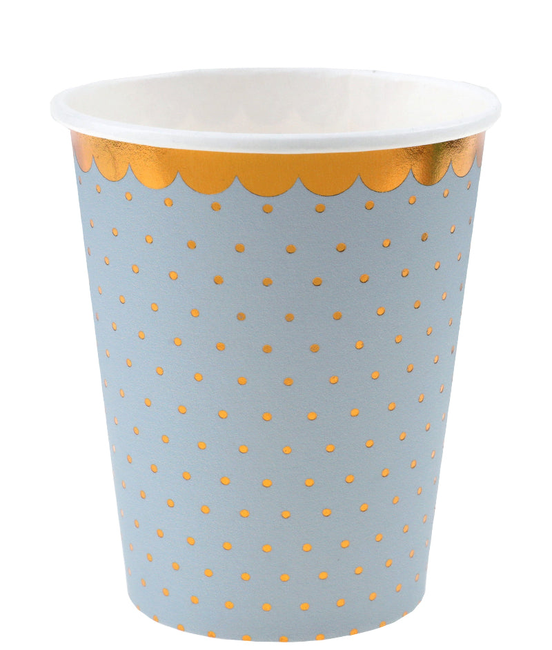Smukke lyseblå papkrus med guldprikker. Rummer 27 cl og matcher servietter og bordløbere i samme serie. Perfekte til barnedåb, baby shower og fest. Pakke med 10 stk.