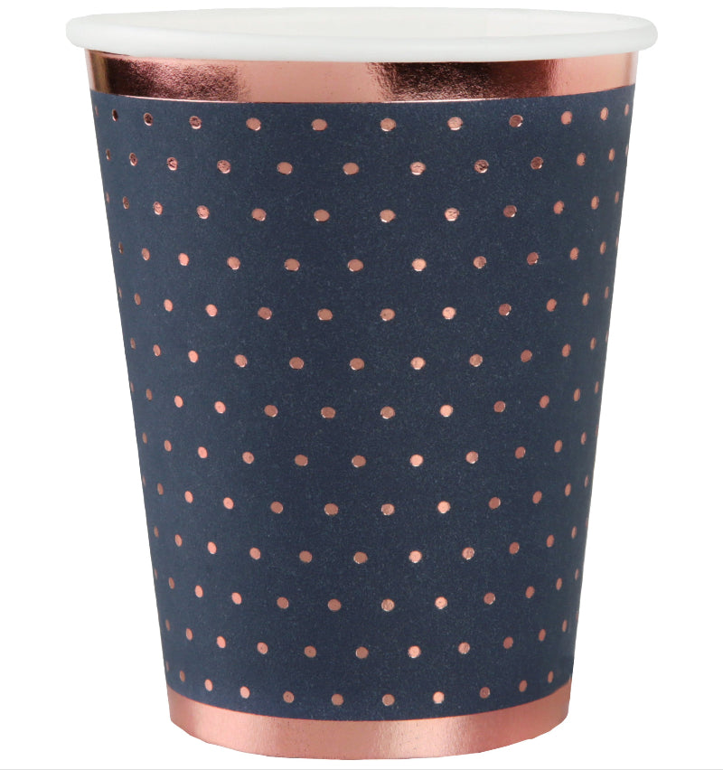 Marineblå papkrus med elegante rosaguld detaljer. Indeholder 27 cl og leveres i pakke med 10 stk. Match med servietter og bordløber i samme serie.