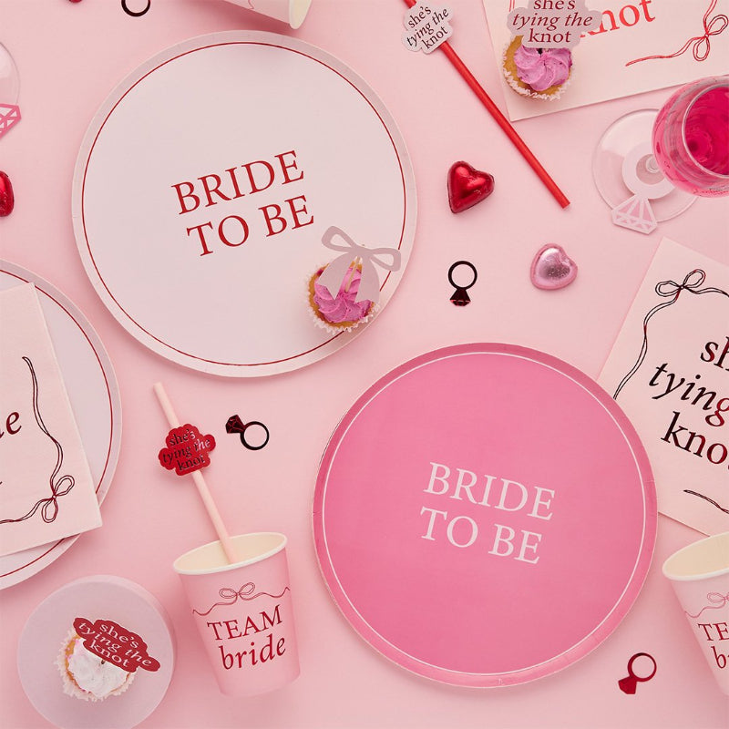 Pink Bride To Be paptallerkner – 8 stk. til polterabend

Smukke pink Bride To Be paptallerkner til polterabend og bridal shower. Perfekte til kage, snacks og en festlig borddækning til den kommende brud.
