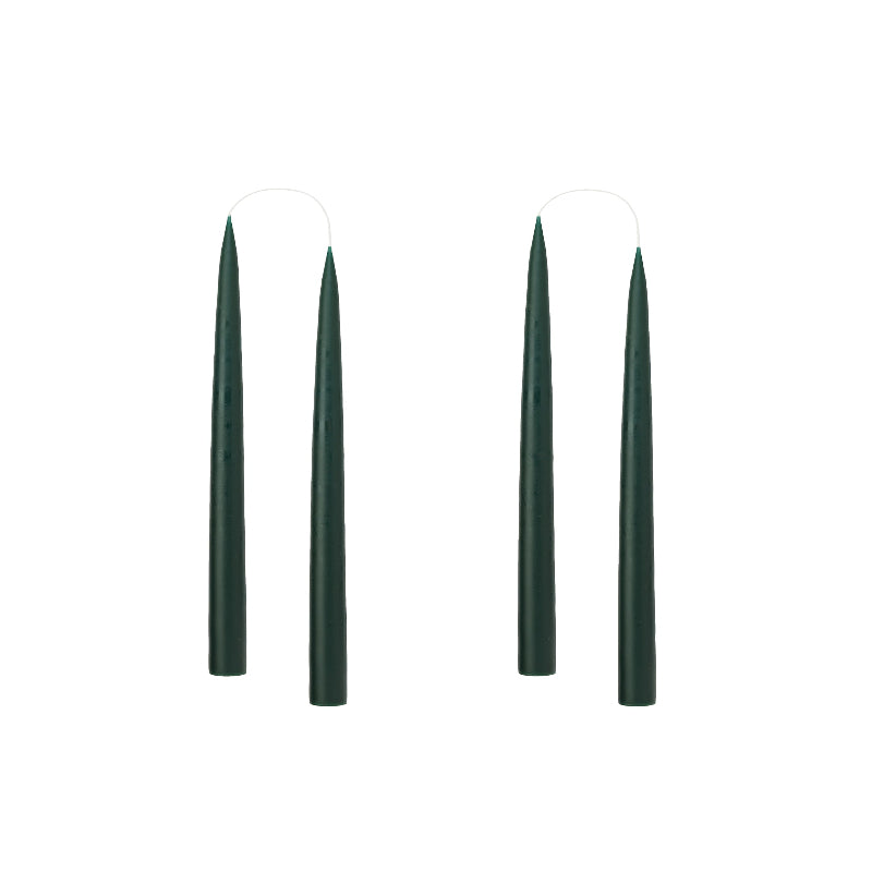 Skovgrønne stagelys fra Kunstindustrien – hånddyppede lys 20 cm
Hånddyppede skovgrønne stagelys fra Kunstindustrien. Eksklusive 20 cm lys i dyb grøn nuance, gennemfarvede og med ca. 10 timers brændetid.