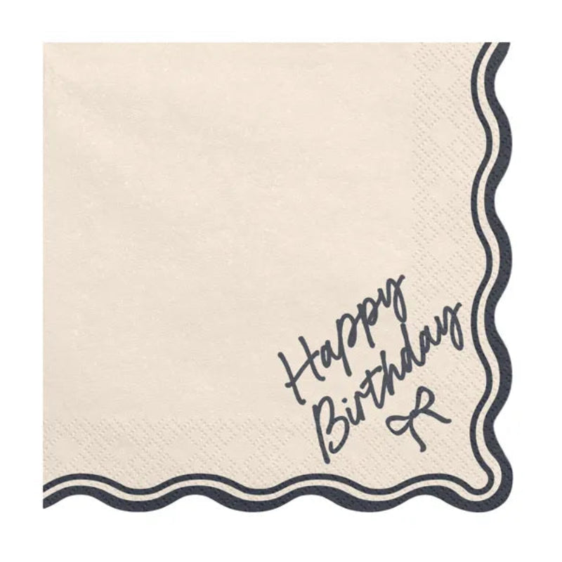 Beige Happy Birthday servietter med sort tekst og fint sløjfemotiv. Perfekte til en elegant fødselsdagsborddækning. 33 x 33 cm, 12 stk.