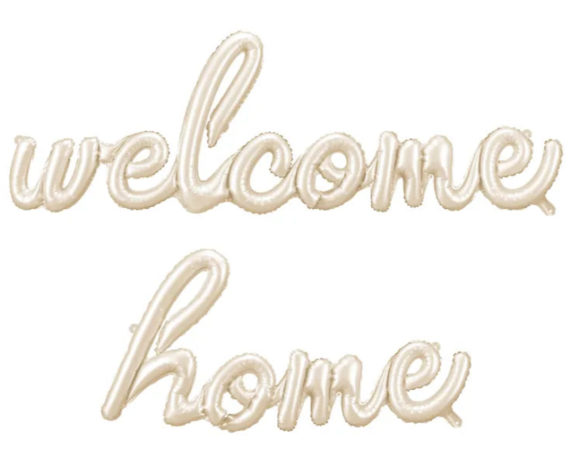 Stor satin folieballon med teksten “Welcome Home” i cappuccinofarve, 335x71 cm før oppustning. Luftballon med sugerør og gyldent ophængsbånd – perfekt til en varm velkomst.