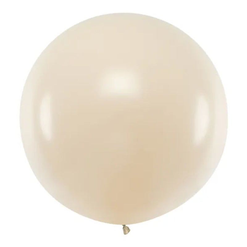 Stor rund ballon 1 meter i nude farve. Perfekt til bryllup, konfirmation og eksklusive festopsætninger. Brug den som statement-balloon eller i ballonbue og backdrop. Kan fyldes med luft eller helium. Diameter 100 cm.