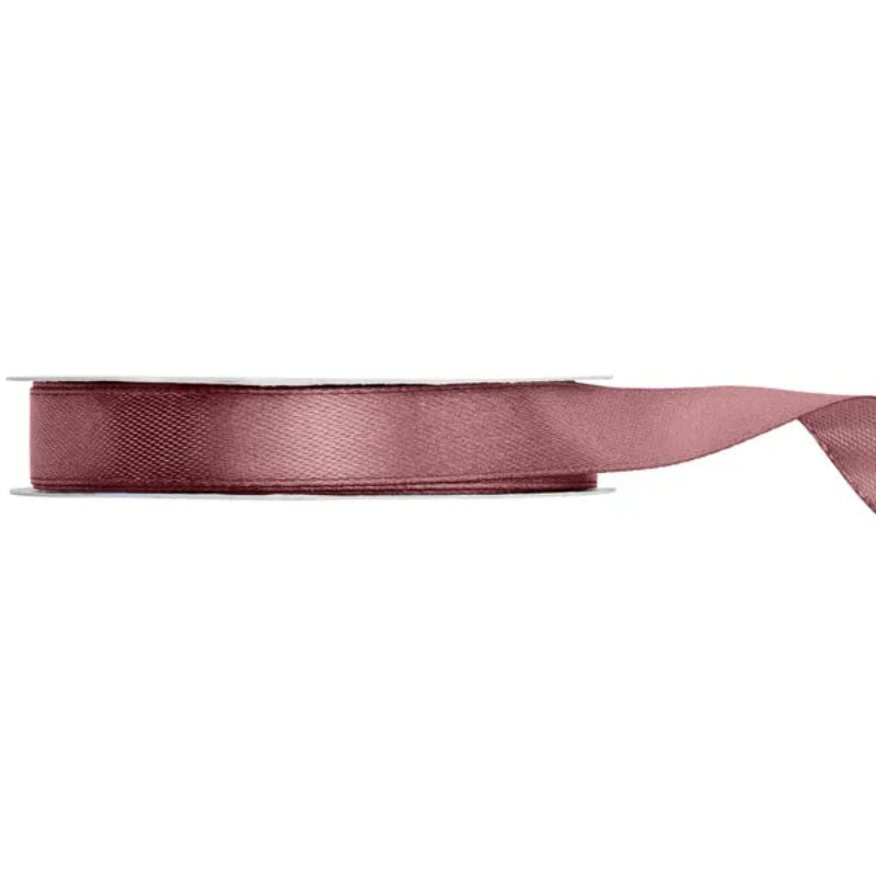 Satinbånd Dark Dusty Rose 12 mm x 25 m

Elegant satinbånd i Dark Dusty Rose med smuk satinfinish. Perfekt til gaveindpakning, bryllup, borddækning og kreative dekorationer. 12 mm x 25 meter.