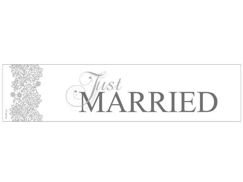 Gør bryllupsdagen endnu mere festlig med denne elegante Just Married nummerplade i karton. Pladen måler 50 x 11,5 cm og er perfekt som pynt på bilen, i festlokalet eller som en romantisk detalje til bryllupsbillederne. Leveres som 1 stk., lige til at bruge på den store dag.