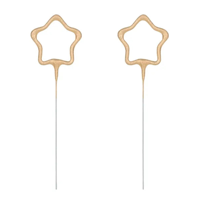 Stjernekastere i guldfarvet stjerneform. Perfekte til fest og fejring. Højde ca. 16,5 cm. Kun mærket på udvalgte sprog.