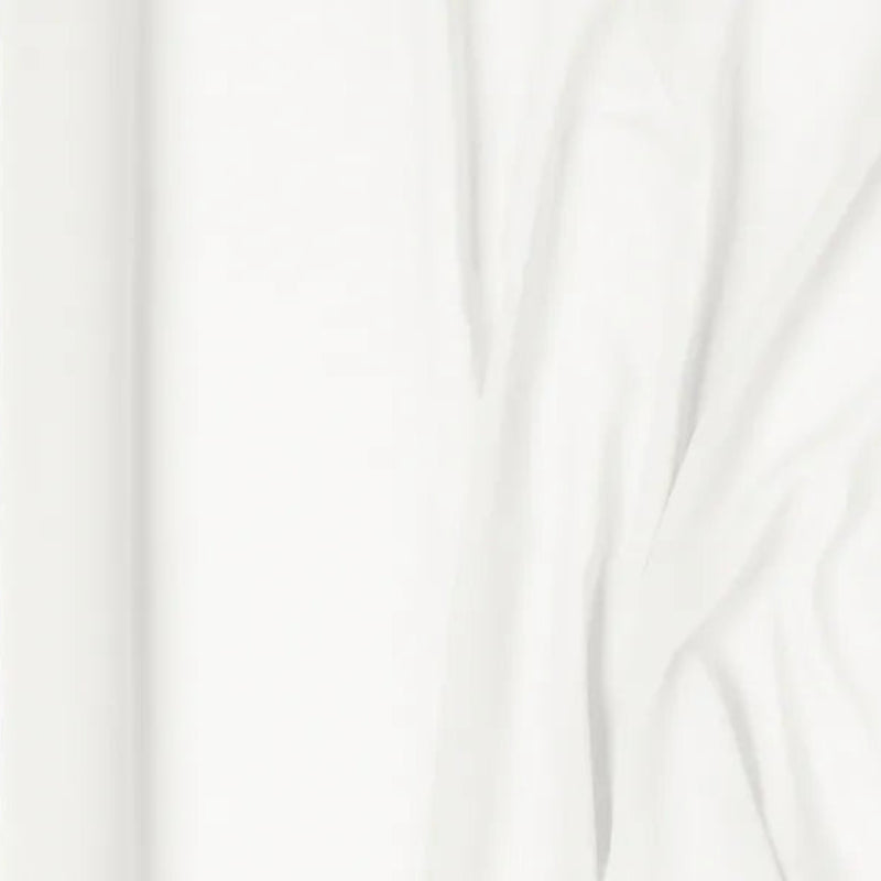 Skab et romantisk og elegant festbord med en chiffonbordløber i offwhite. Den lette chiffon på 0,48 x 5 m giver et tidløst, luftigt udtryk – perfekt til bryllup, dåb og konfirmation.