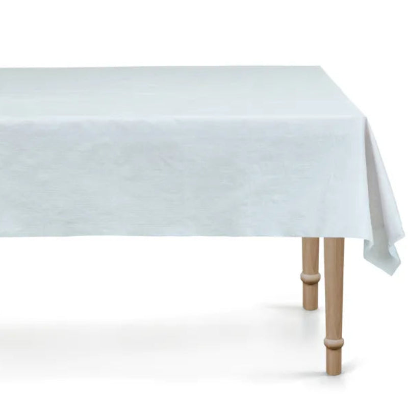 Engangsdug i lyseblå, 180 x 120 cm – perfekt til fødselsdage, babyshowers og fester. Lavet af praktisk syntetisk materiale.