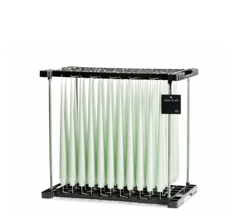 Water Mint stagelys fra Ester & Erik – afdæmpet mintgrøn
Elegante lak-stagelys i Water Mint fra Ester & Erik. Skab en frisk og rolig borddækning med mintgrøn nuance – perfekt til bryllup, fest og nordisk stil.