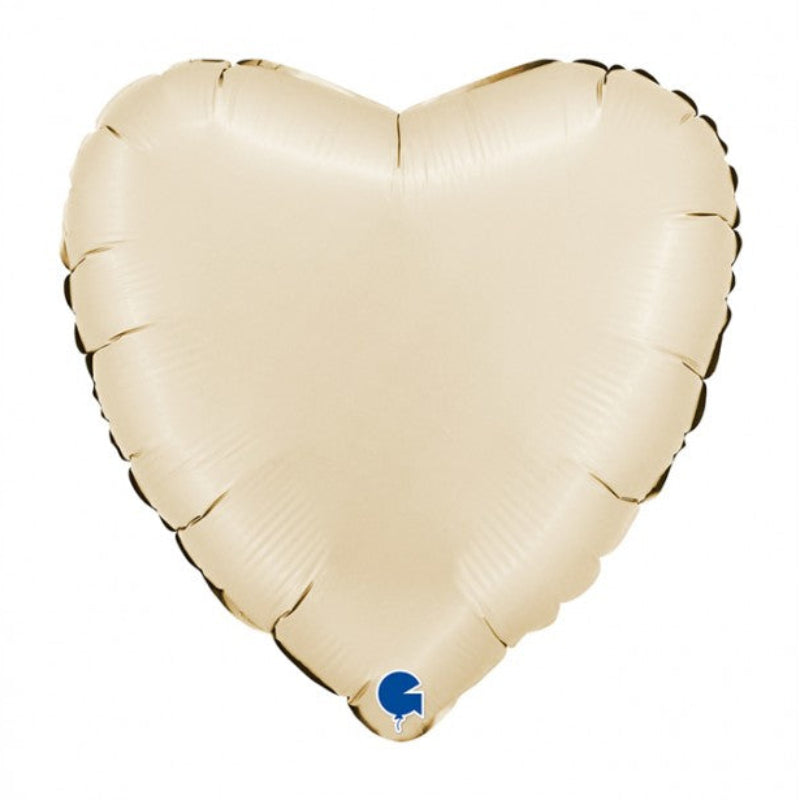 Skab en romantisk og stilfuld stemning med denne smukke hjerteformede folieballon i satin cream fra Grabo. Ballonen måler ca. 45 cm (18”) og kan fyldes både med helium og luft. Den har en praktisk selv-lukkende ventil, så den er nem at puste op og bruge igen.