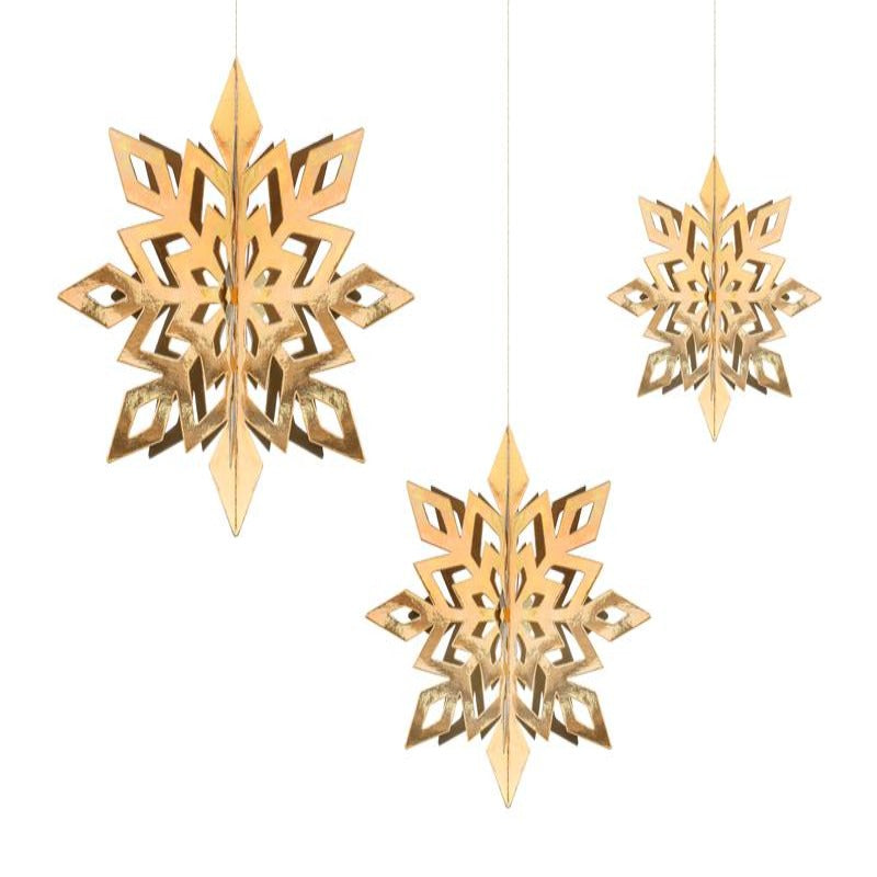 Smukke juledekorationer, snefnug der vil pynte i vinduet eller over julebordet. DIY dekoration i guld papir.